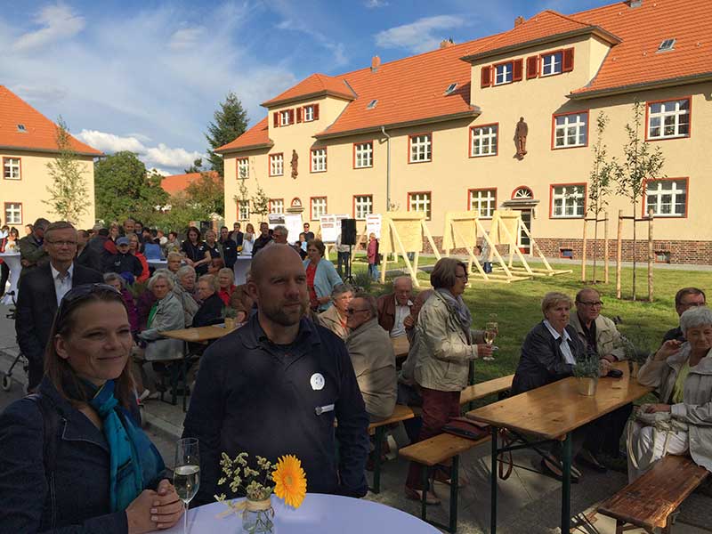 Saniertes Gebäude der EB Siedlung (zur Eröffnung durch Deutsche Wohnen Einwohnerfest)